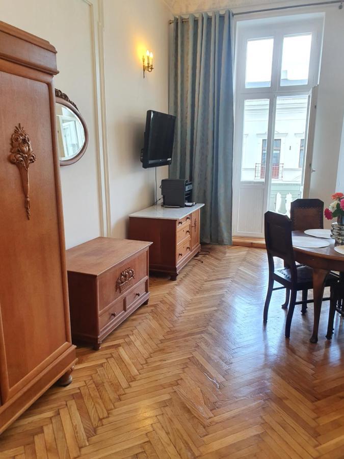 Prestige Aparthotel Piotrkowska 82 - Wyjatkowy Widok Na Deptak Łódź Exterior foto