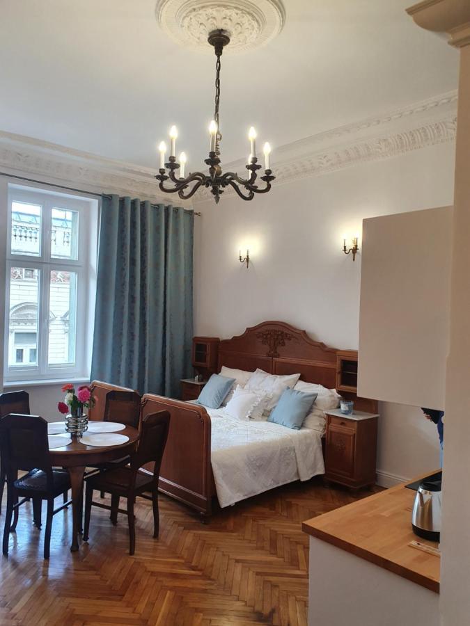 Prestige Aparthotel Piotrkowska 82 - Wyjatkowy Widok Na Deptak Łódź Exterior foto